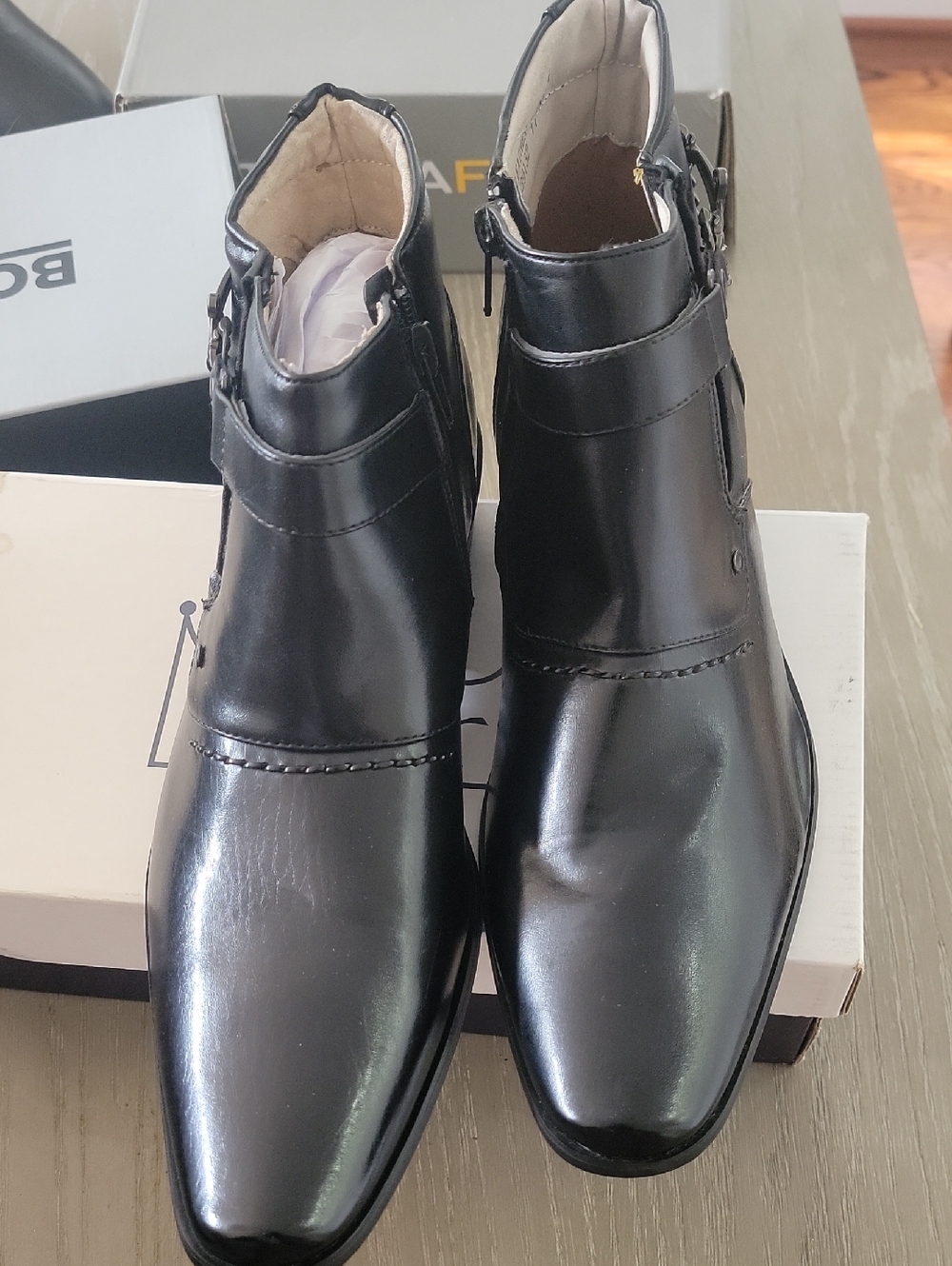 IC COLLECTION Black Leather Men's Chukka Boots with Chain Accent - Picture 7 of 8